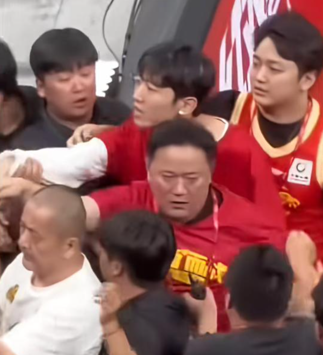 字母哥首选热火，雄鹿陷交易两难