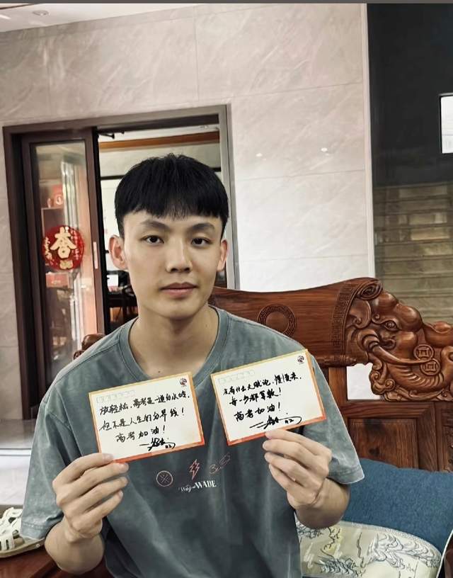 总冠军！马刺再遭逆转，文班历史第一，布伦森45分，唐斯6犯离场